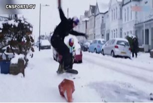 滑雪不必到雪场，门口也能随时练